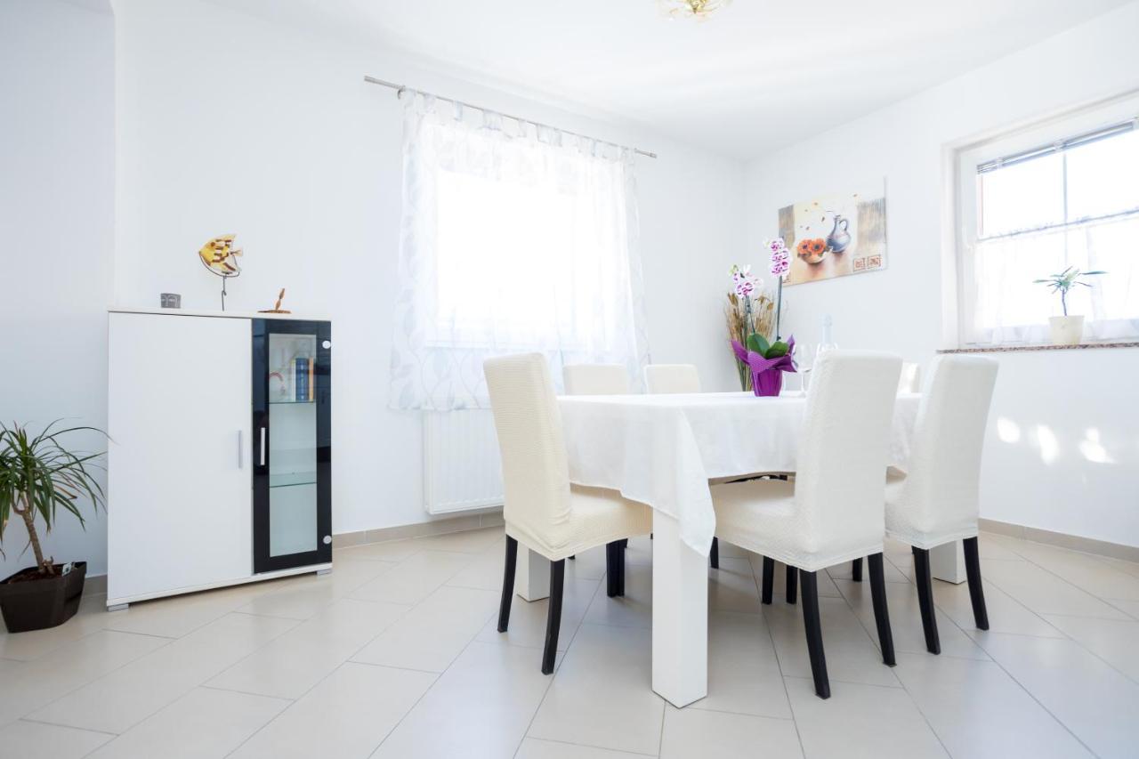 Apartmani Sandra Malinska Sveti Vid-Miholjice Exterior photo