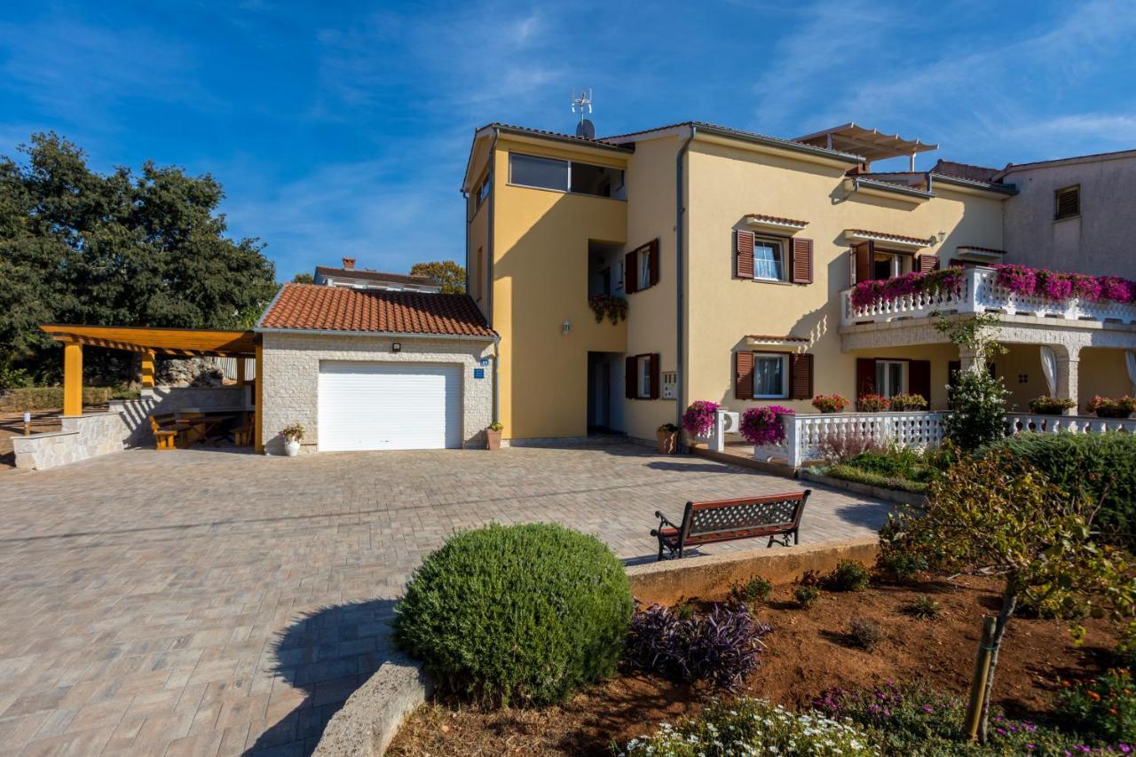 Apartmani Sandra Malinska Sveti Vid-Miholjice Exterior photo