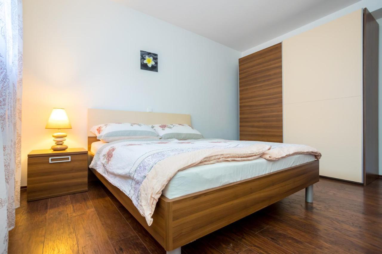 Apartmani Sandra Malinska Sveti Vid-Miholjice Exterior photo