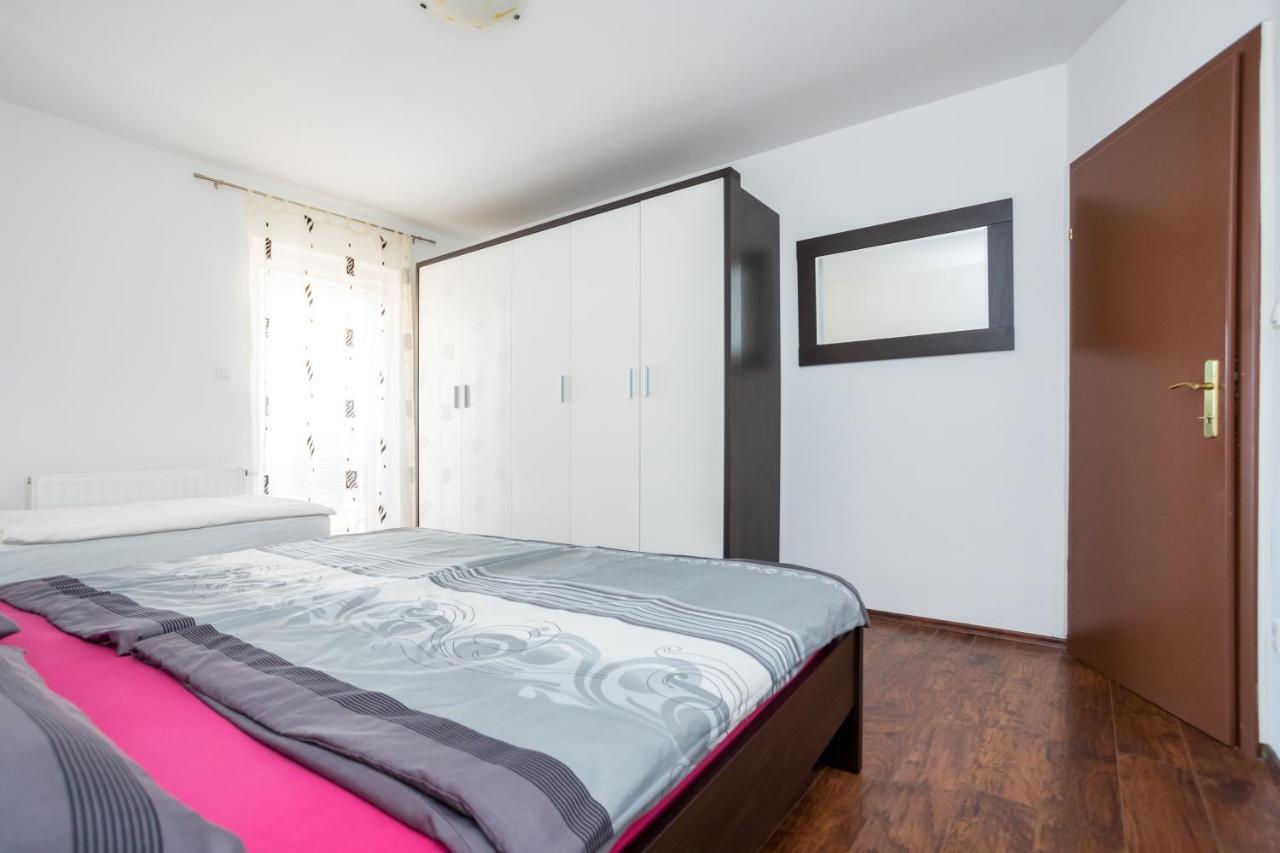 Apartmani Sandra Malinska Sveti Vid-Miholjice Exterior photo