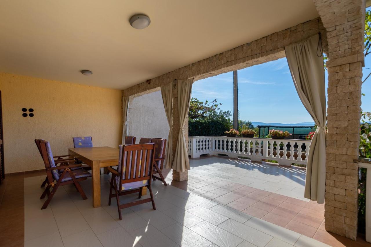 Apartmani Sandra Malinska Sveti Vid-Miholjice Exterior photo