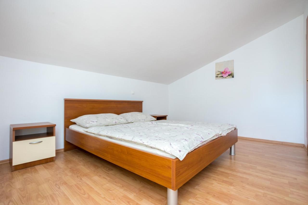 Apartmani Sandra Malinska Sveti Vid-Miholjice Exterior photo