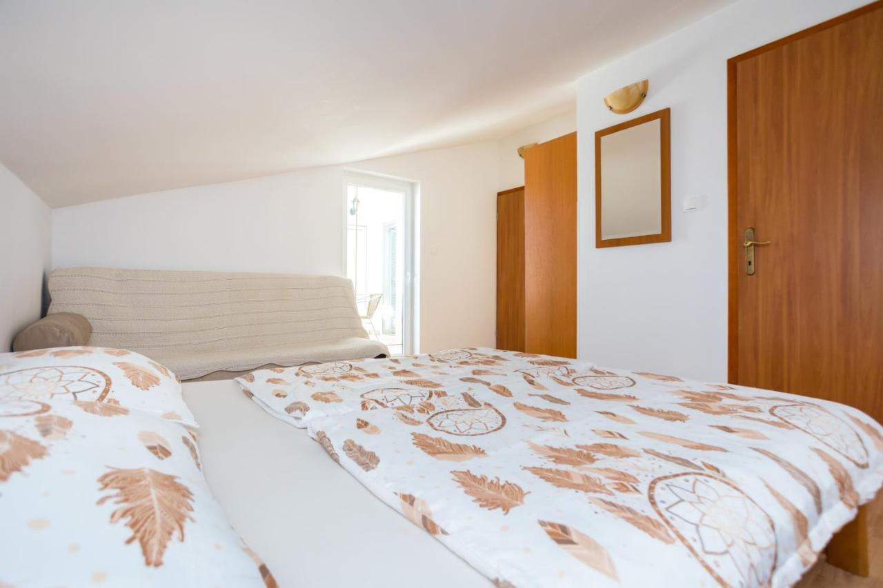 Apartmani Sandra Malinska Sveti Vid-Miholjice Exterior photo