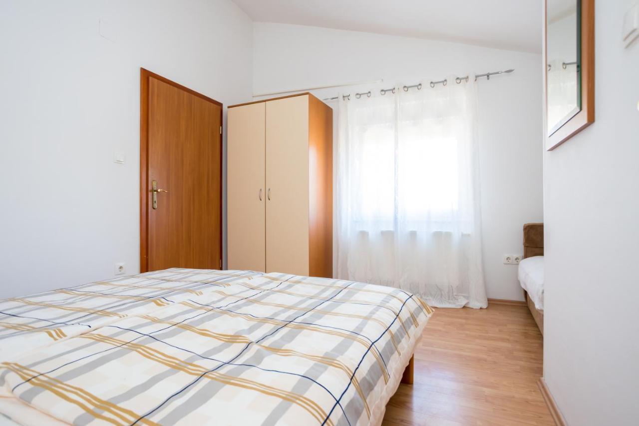Apartmani Sandra Malinska Sveti Vid-Miholjice Exterior photo