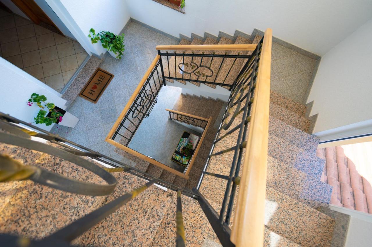 Apartmani Sandra Malinska Sveti Vid-Miholjice Exterior photo