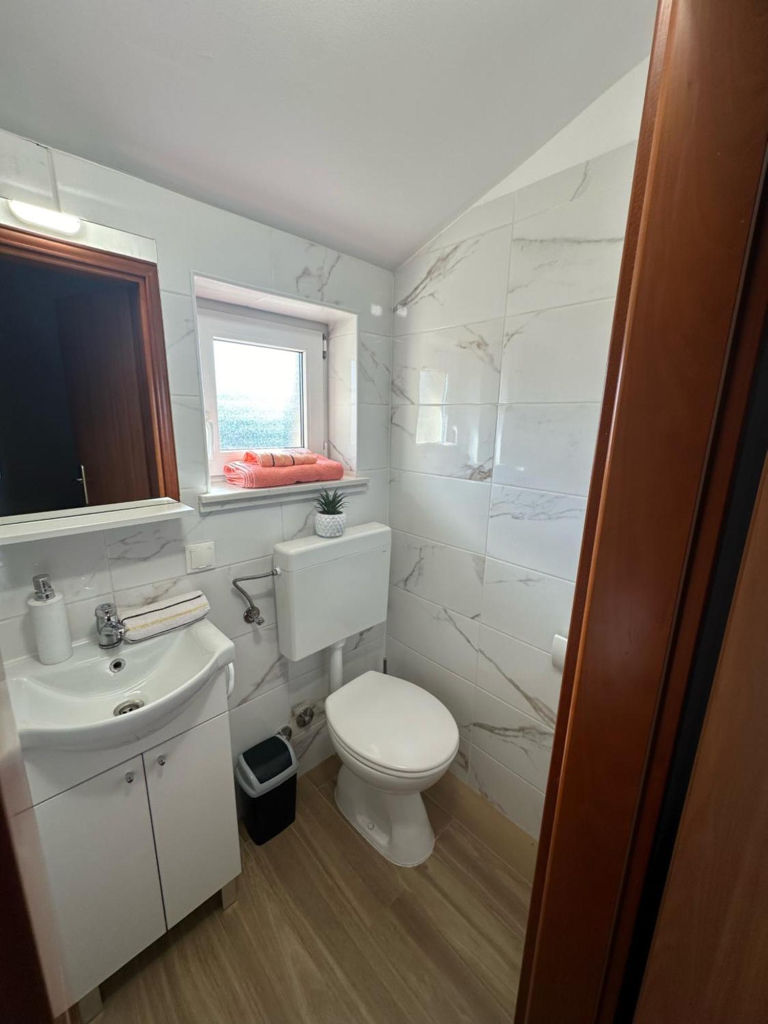 Apartmani Sandra Malinska Sveti Vid-Miholjice Exterior photo