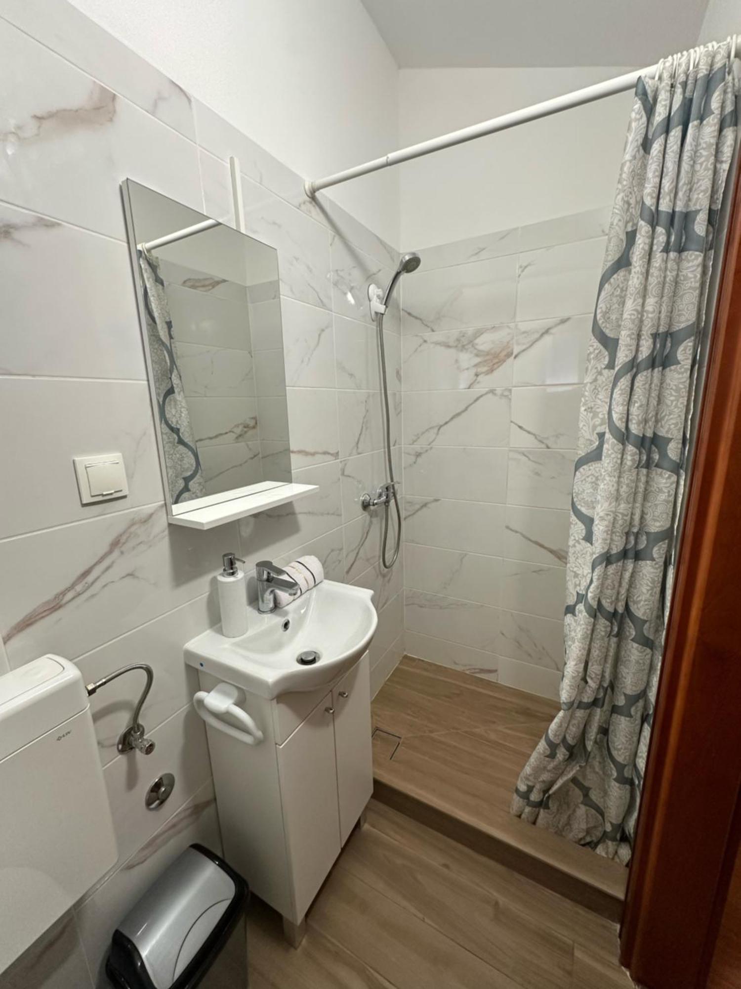 Apartmani Sandra Malinska Sveti Vid-Miholjice Exterior photo